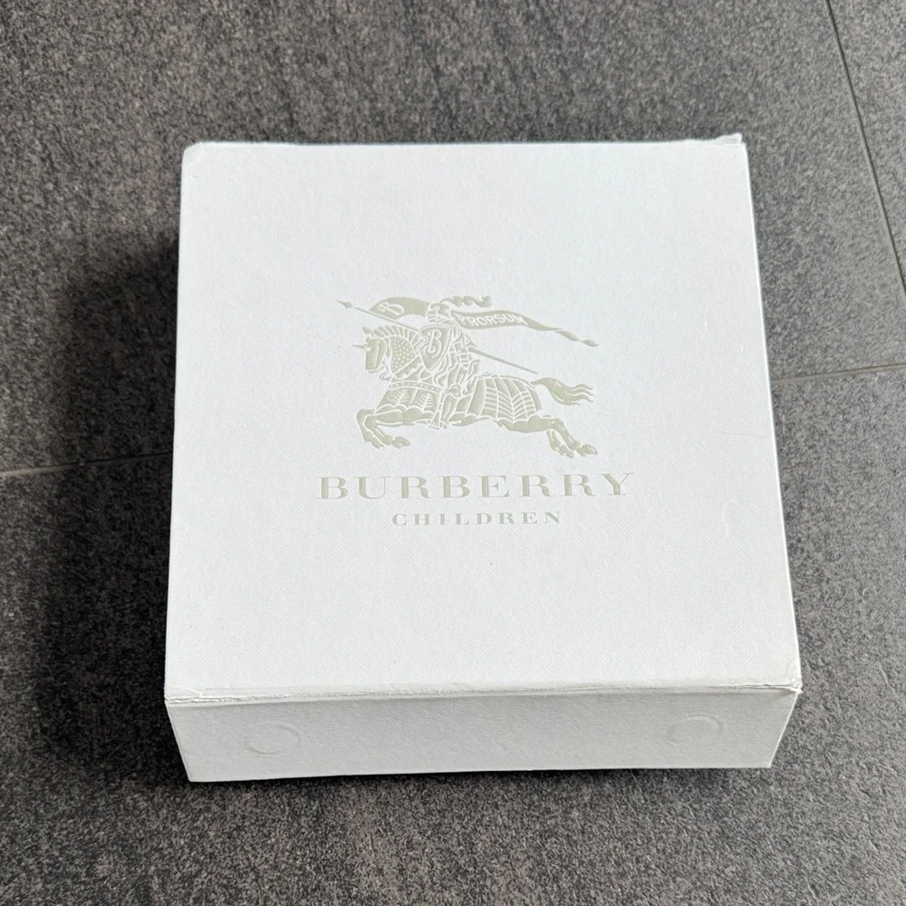 Burberry Children Shoe Box - White with Gold Crest